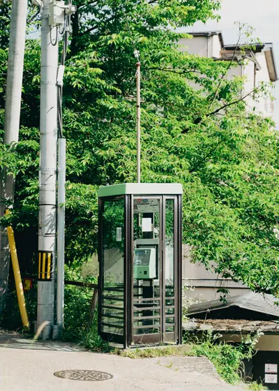 공중전화가 선 자리 — 일본 교토 전선과 하늘